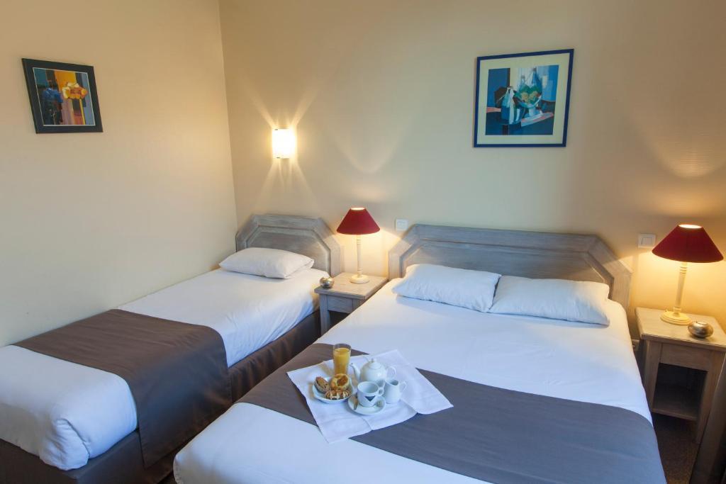 Hotel Le Corbeau Auxonne Habitación foto